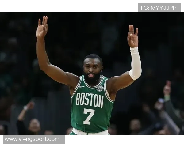 杰伦布朗轻松发挥仅用25分钟便斩获19分6篮板6助攻的精彩表现