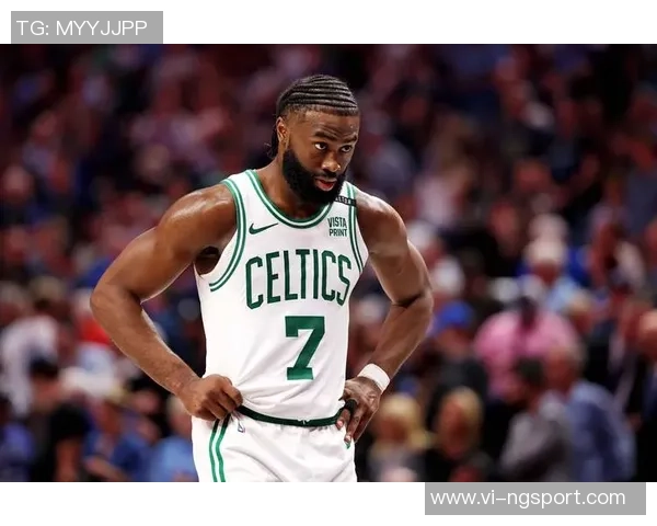 杰伦布朗28次出手仅得27分表现平平5次失误影响球队效率