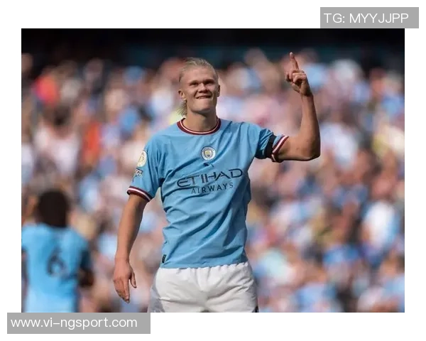 哈兰德与传奇前锋莱因克尔希勒同框合影展现神锋风采